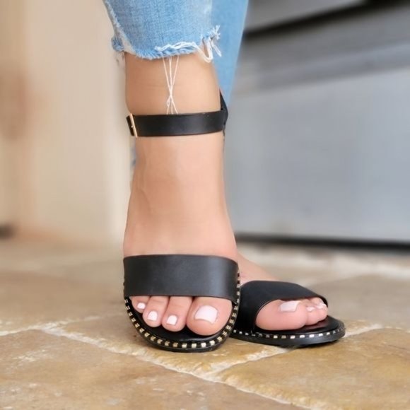 Women Black Ankled Fashion Strap Sandals - Picture 3 of 3